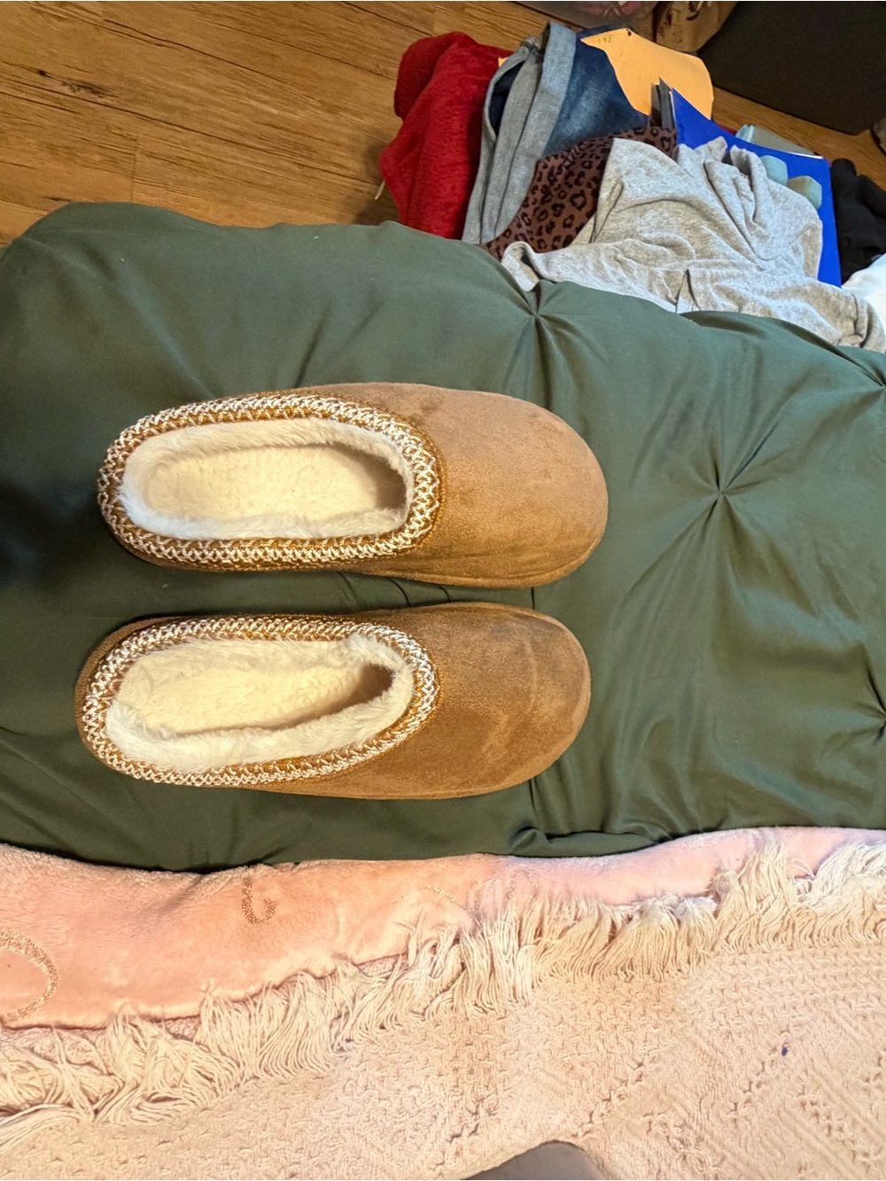 Cozy Faux-Suede Women's Slip-On Slippers in Brown